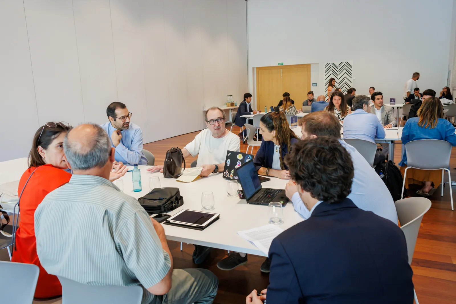 Mesa de trabajo colaborativa durante la jornada Mallorca PID